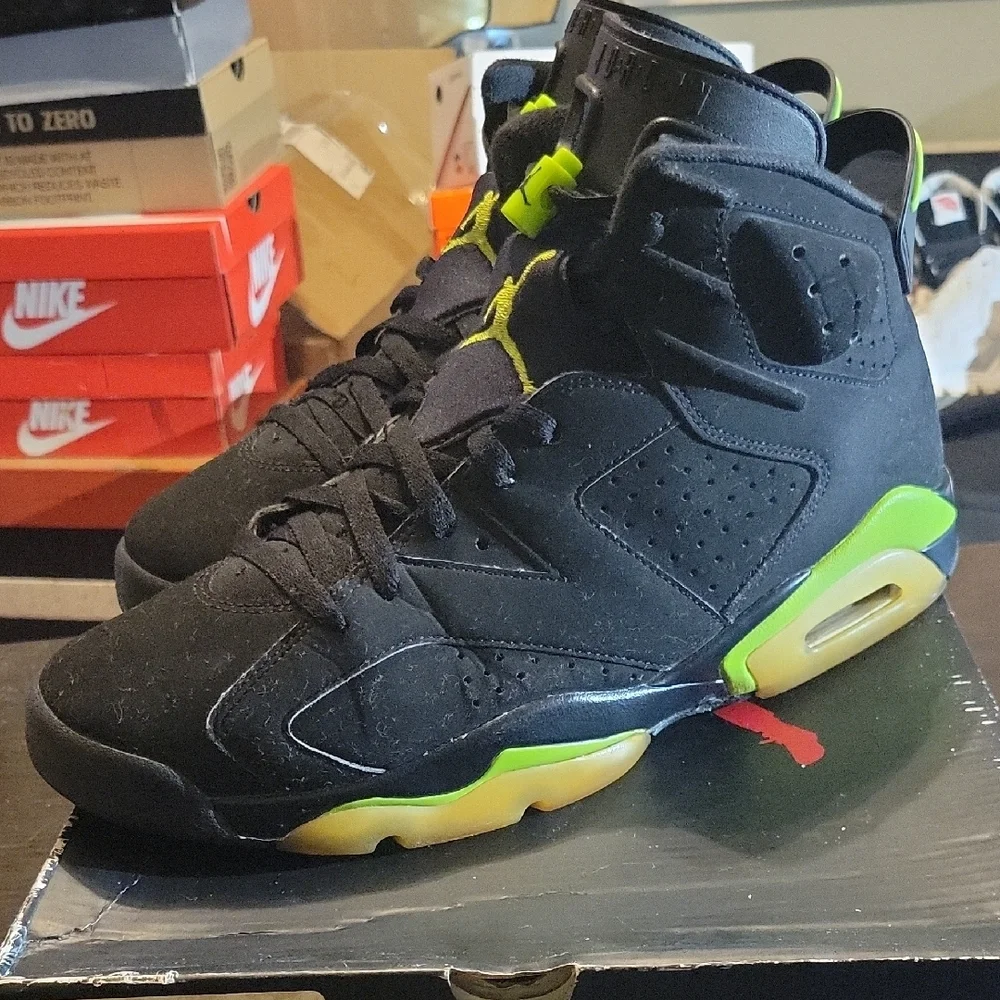 Jordan 6 Retro Electric Green (2021) Mens 11.5 EUC W/OG BOX - Picture 2 of 10